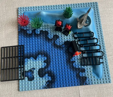 LEGO Aquazone Neptune Discovery Lab 6195 Parts Lot