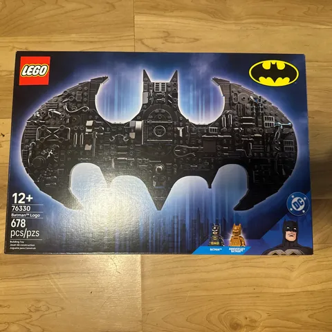 LEGO DC Batman Logo 76330                 678 PCS Collectible Display Set Adult
