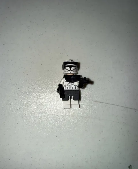 LEGO STAR WARS CLONE TROOPER (PHASE 1) BLACK VISOR, PAULDRON AND KAMA SW0223