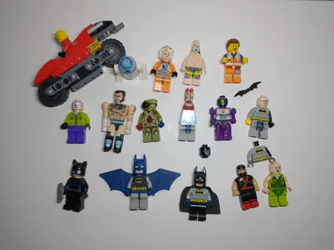 Vintage Mixed Lot of Various LEGO Figures and Pieces Fast Shipping