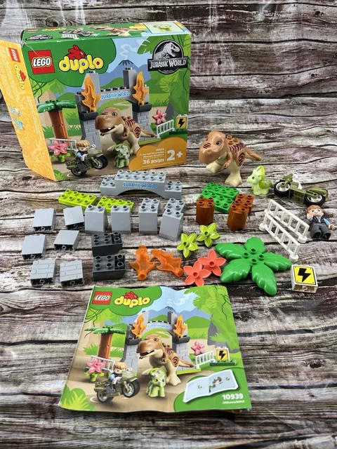 Lego Duplo 10939 Jurassic Park  T. Rex and Triceratops Dinosaur Breakout 36 Pcs