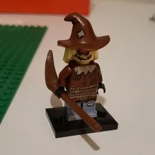 LEGO Minifigures Scarecrow Minifigure w/ Broom Plastic Figure Age 5+