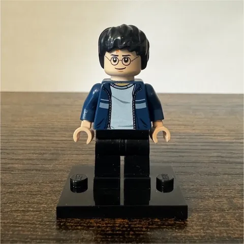 LEGO Harry Potter Minifigure Dark Blue Jacket - Part Number HP087