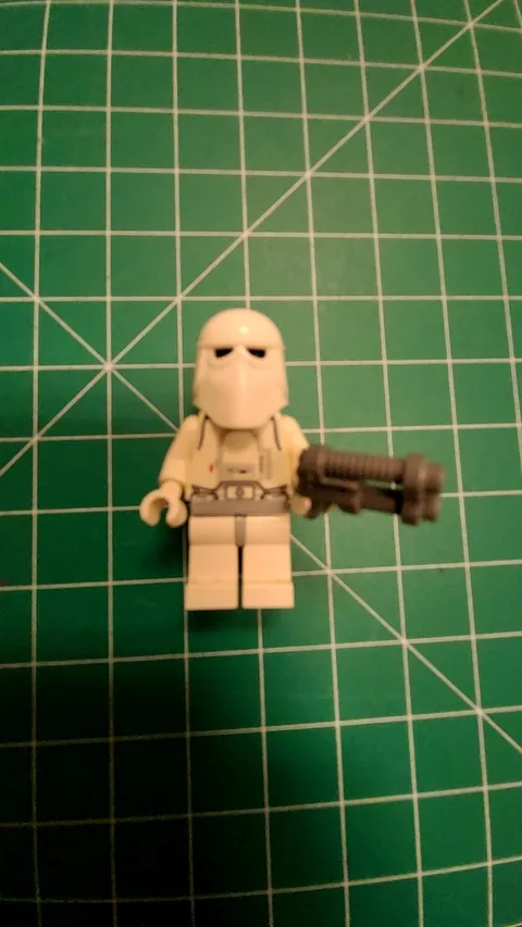 LEGO Star Wars Snowtrooper Minifigure Hoth Imperial Soldier with Blaster Gun