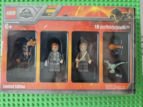 LEGO Bricktober: Jurassic World Minifigure Collection 5005255 New Sealed Limited