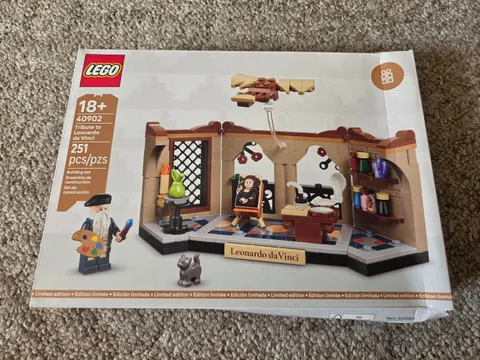Lego 40902 Tribute to Leonardo da Vinci Retired GWP Limited Edition Damaged Box