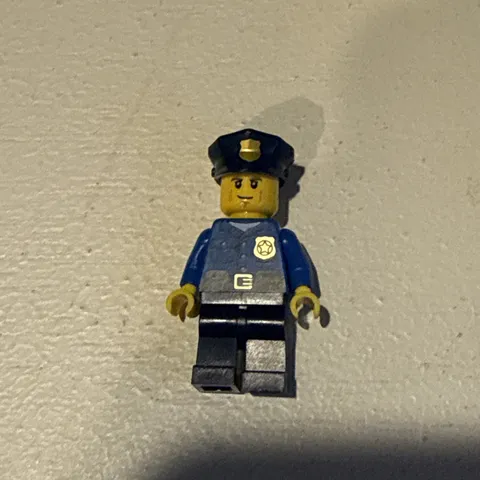 LEGO Police Officer Town minifigure blue outfit Serious Face
