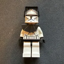 LEGO Star Wars Phase 1 Clone Trooper w/ Black Visor & Pauldron Minifigure