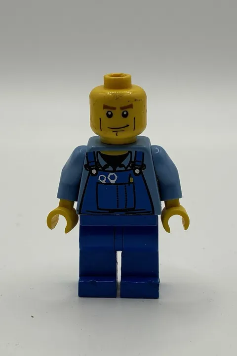 LEGO City minifigure Overalls Tools in Pocket Blue Hard Hat Minifig (#41)