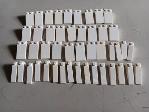 LEGO BULK LOT OF 46 WHITE SLOPE BRICKS 18° 4X1 4X2 #60477 #30363