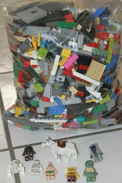 6 1/3 lbs Pounds Lego Parts Pieces from HUGE BULK LOT with 8  MINIFIGURES
