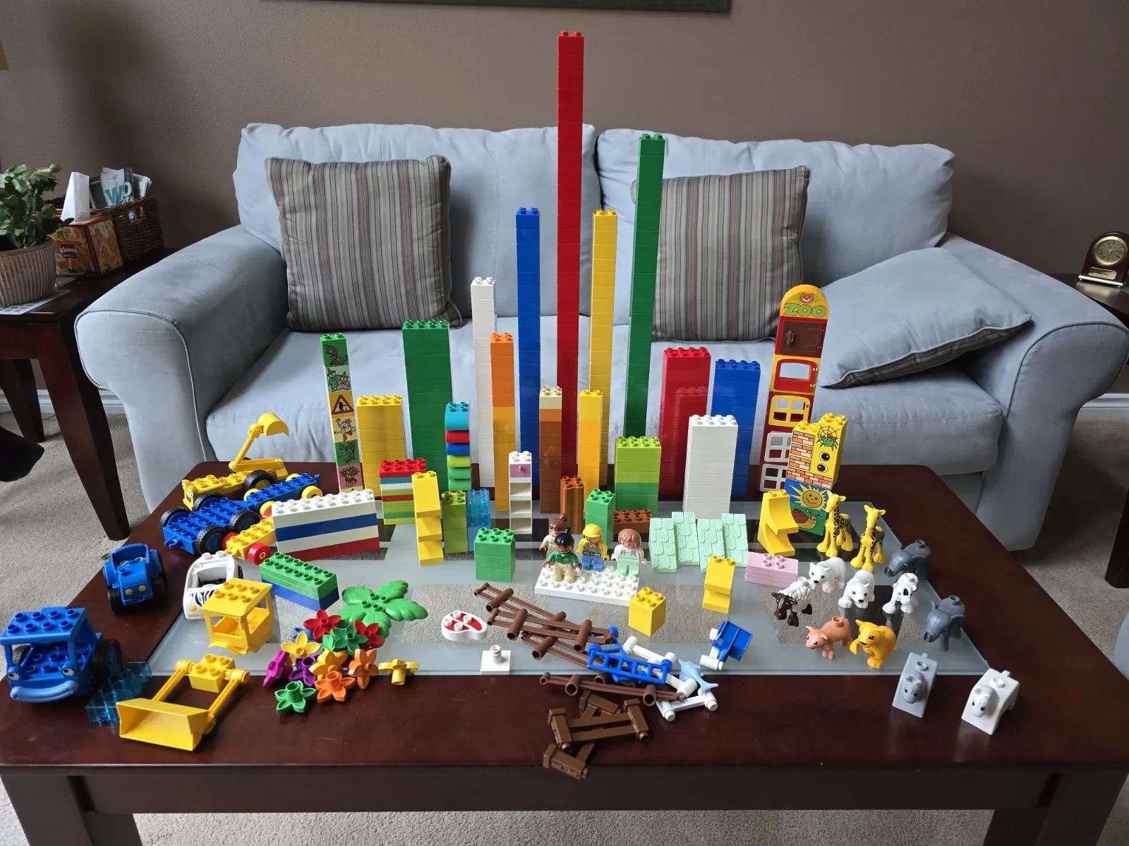 Huge Lot Lego Duplo Mixed Lot Vintage 9+ lbs 350+ pieces Figures & Bricks