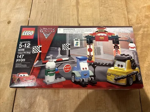 LEGO Cars: Tokyo Pit Stop (8206) - COMPLETE IN BOX - SEE DESC