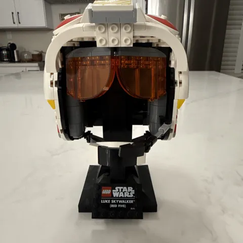 LEGO Star Wars: Luke Skywalker (Red Five) Helmet (75327)