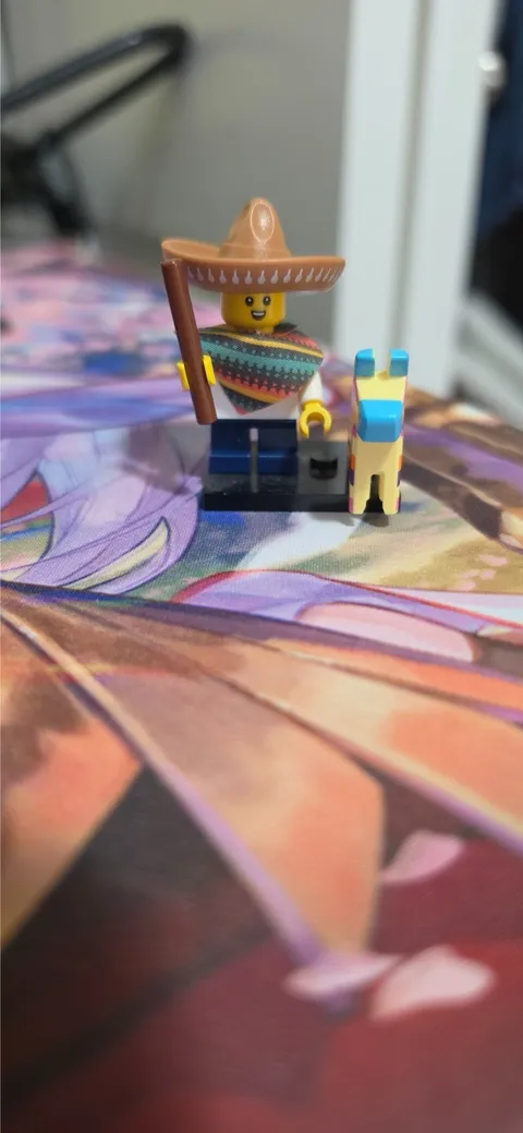 Lego Minifigures series 20 (2020) - Pinata Boy CMF