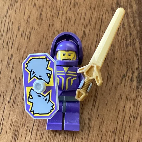 LEGO Castle Knights Kingdom II Minifigure - Danju (cas262) Wolf Purple 8781 8777