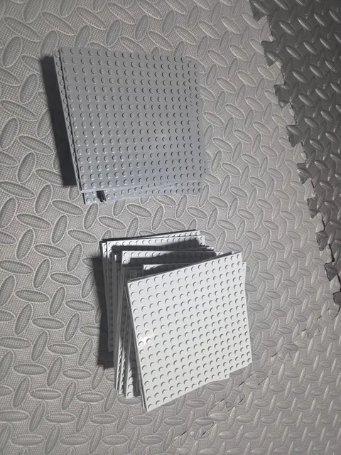 LEGO Platea Lot 30 (16 x 16) Plates Grey And Dark Grey. 