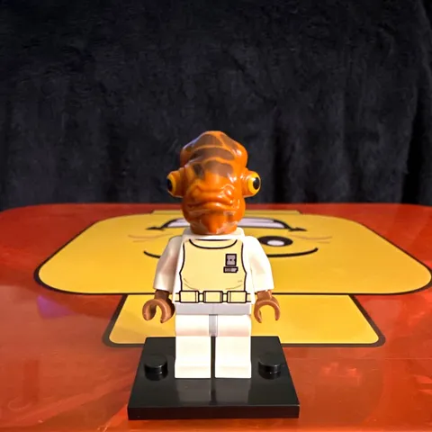 LEGO Star Wars Admiral Ackbar Minifig