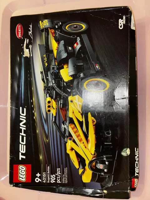 Brand New Lego Bugatti 42151 Yellow 905 Pieces