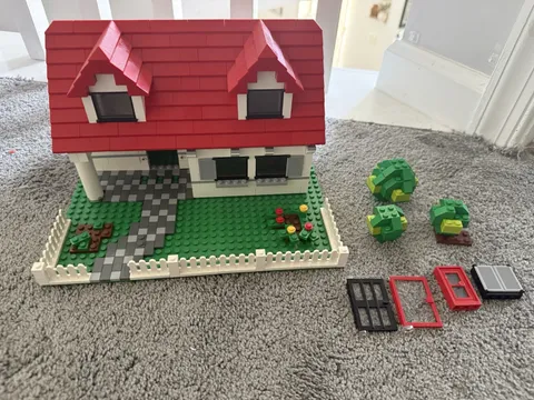 LEGO Designer Set 4886 RARE Vintage House With Red Roof