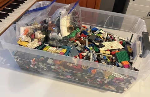 LEGO Lot 17lbs Mini Figs and Bricks Assorted Pieces Parts Pieces