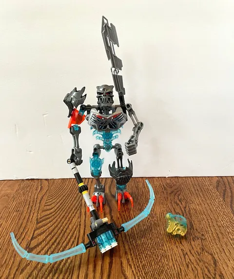 LEGO BIONICLE Skull Warrior 70791 Figure w/ Weapon Trans-Light Blue 2015