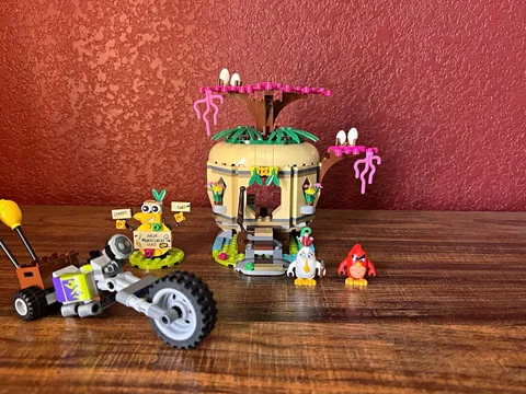 LEGO 75823 Angry Birds Movie Bird Island Egg Heist w/ Red & Matilda 277pcs
