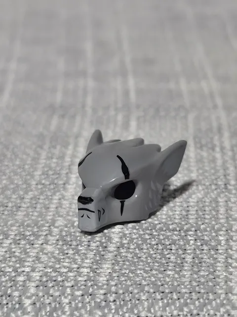 LEGO Minifigure Gray Wolf Head Mask Fangs Wise Clan Leader Animal Monster