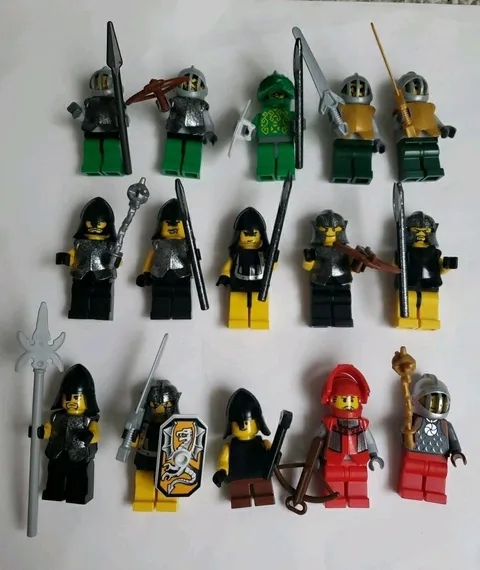 LEGO Castle Knights Kingdom Minifigure Lot W Accessories 