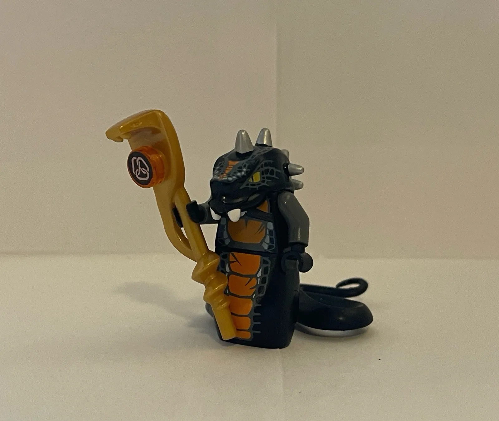 LEGO Ninjago Skalidor Minifigure Njo067 Rise of the Snakes w/staff