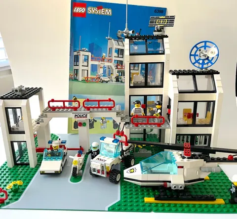 Lego Town Police Central Precinct HQ #6398 1993 Only Missing a Few Stickers