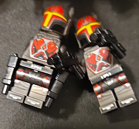 LEGO Star Wars Mandalorian Minifigures Lot of 2 Helmeted w/ Weapons