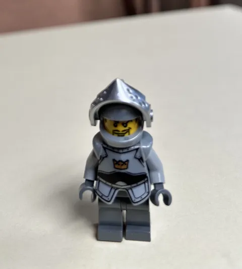 LEGO Castle Fantasy Era - Crown Knight Plain with Breastplate | Minifig cas350