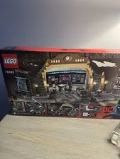 LEGO DC Batman Batcave The Riddler Face-Off 76183 Sealed Box Damage 581pcs