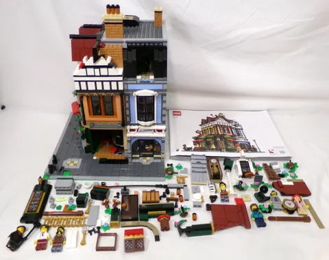 LEGO Icons 10350 Tudor Corner 2025 Set With Instructions Built