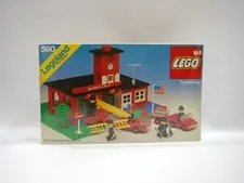 LEGO 590 Engine Company No. 9 1978 Vintage Fire Station 308 pcs 4 Minifigs