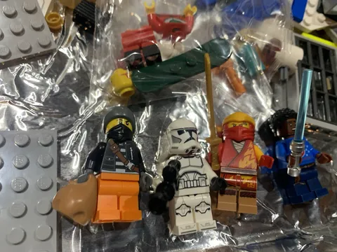 LEGO Lot Includes Minifigures Bricks Parts Collection Star Wars Building Bulk I