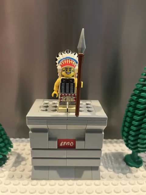 LEGO MINIFIGURE TRIBAL CHIEF SERIES 3 FROM 2011 - APPEARED IN ONLY 1 SET Nice!