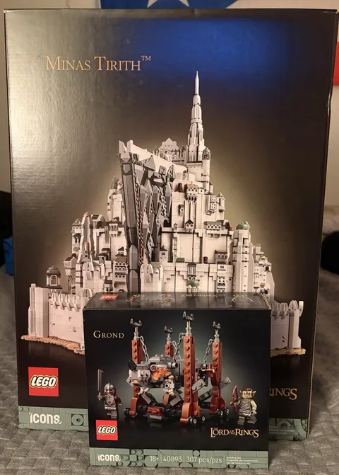 LEGO Icons The Lord of the Rings Minas Tirith with GWP 