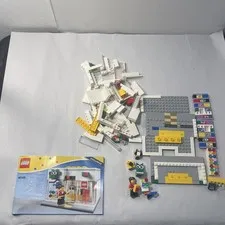 LEGO Promotional Lego Brand Retail Store 40145 w/ Mini-Fig & Instructions As-Is
