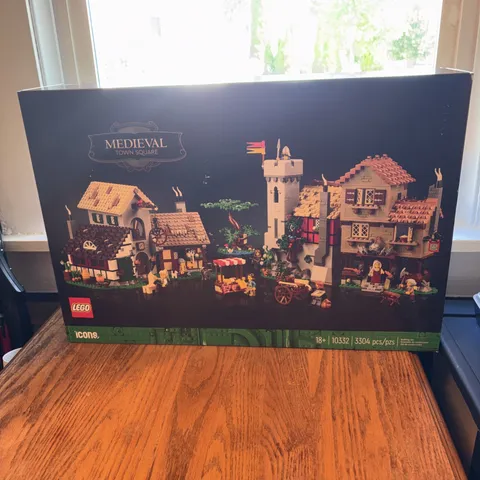 LEGO Icons: Medieval Town Square (10332)