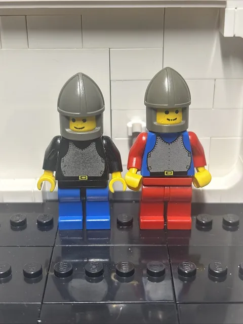 Vintage 80's LEGO Minifig Castle Lion Knights Breastplate Lot of 2 + Accessories