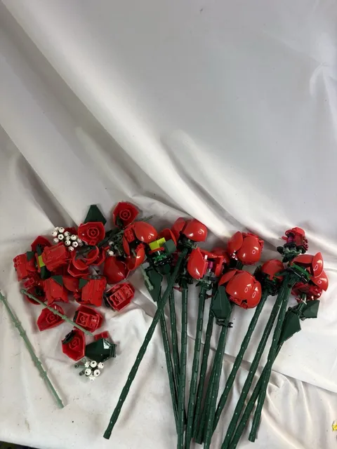 LEGO Icons Botanical Collection Bouquet of Roses 10328 Red Flowers Set Partial