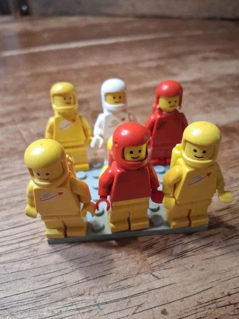 LEGO Classic Spacemen Vintage Minifigure Lot of 7