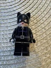 LEGO DC Catwoman Minifigure (bat003) w/ Catcycle (excellent condition)