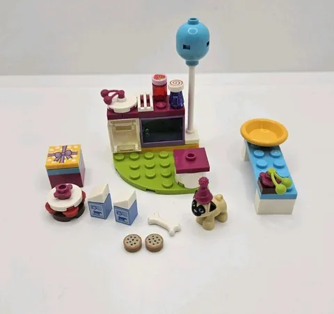 LEGO Friends 41112 Party Cakes Incomplet Set with Pug Dog, Kitchen 