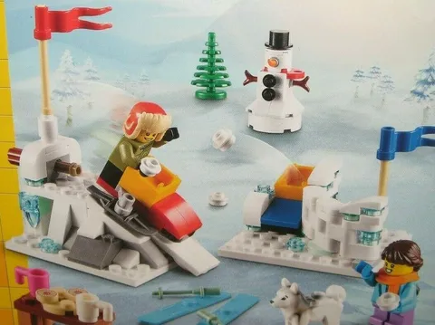 2020 New Lego Set 40424 SNOWBALL FIGHT Husky Dog Boy Girl minifigures Snowman