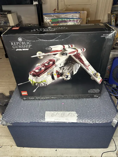 LEGO Star Wars UCS 75309 Republic Gunship sealed, new in box