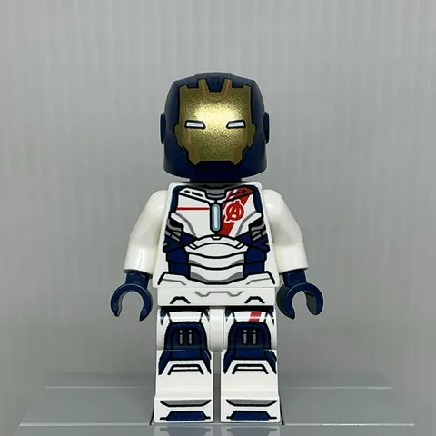 LEGO Marvel sh0983 Iron Legion One Piece Helmet Minifigure 76288