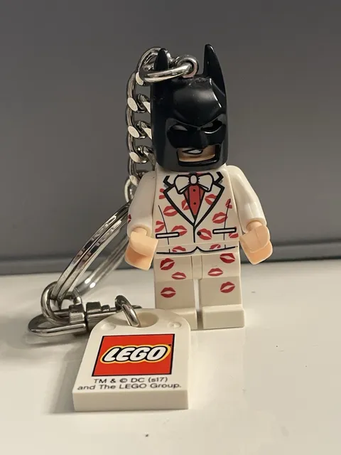 2017 LEGO DC Batman Kiss Kiss Tuxedo Keychain | LEGO Batman Movie